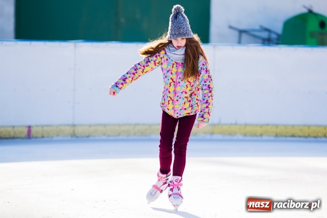 Zdjęcie w galerii na portalu naszraciborz.pl: Liga szkolna w łyżwiarstwie szybkim na lodowisku Piastor wiadomości z regionu