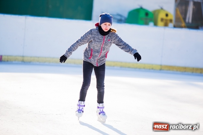 Zdjęcie w galerii na portalu naszraciborz.pl: Liga szkolna w łyżwiarstwie szybkim na lodowisku Piastor wiadomości z regionu