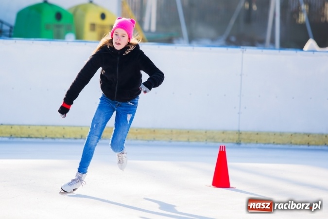 Zdjęcie w galerii na portalu naszraciborz.pl: Liga szkolna w łyżwiarstwie szybkim na lodowisku Piastor wiadomości z regionu