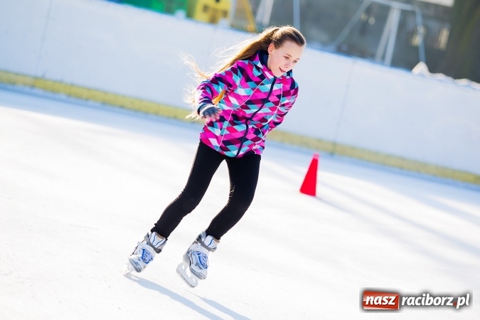 Zdjęcie w galerii na portalu naszraciborz.pl: Liga szkolna w łyżwiarstwie szybkim na lodowisku Piastor wiadomości z regionu