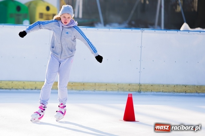 Zdjęcie w galerii na portalu naszraciborz.pl: Liga szkolna w łyżwiarstwie szybkim na lodowisku Piastor wiadomości z regionu