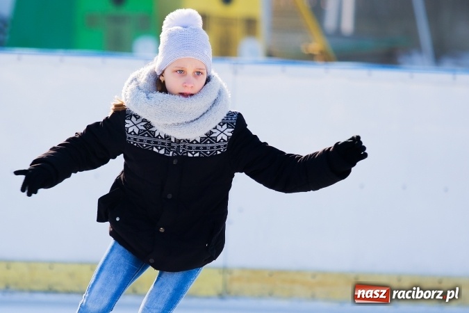 Zdjęcie w galerii na portalu naszraciborz.pl: Liga szkolna w łyżwiarstwie szybkim na lodowisku Piastor wiadomości z regionu