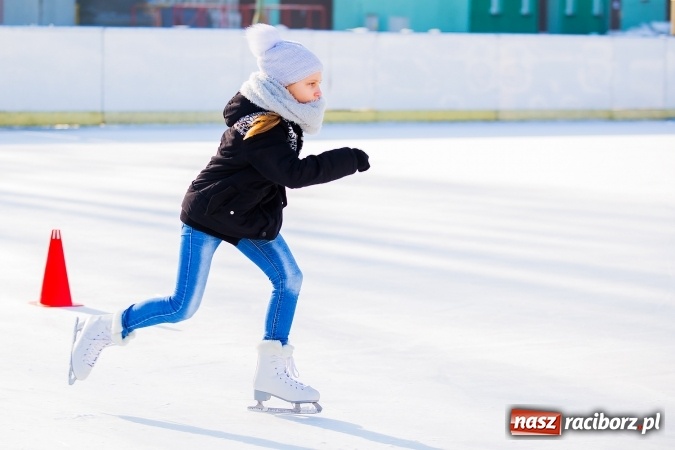 Zdjęcie w galerii na portalu naszraciborz.pl: Liga szkolna w łyżwiarstwie szybkim na lodowisku Piastor wiadomości z regionu