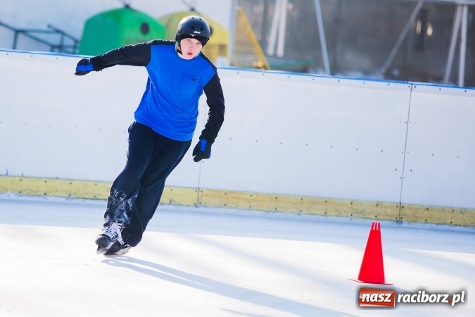 Zdjęcie w galerii na portalu naszraciborz.pl: Liga szkolna w łyżwiarstwie szybkim na lodowisku Piastor wiadomości z regionu