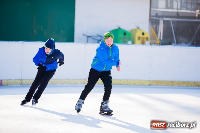 Zdjęcie w galerii na portalu naszraciborz.pl: Liga szkolna w łyżwiarstwie szybkim na lodowisku Piastor wiadomości z regionu