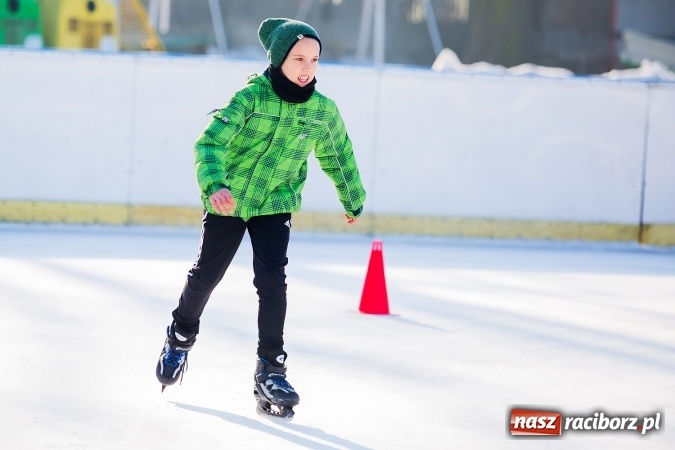 Zdjęcie w galerii na portalu naszraciborz.pl: Liga szkolna w łyżwiarstwie szybkim na lodowisku Piastor wiadomości z regionu