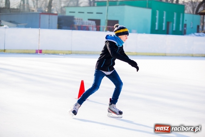 Zdjęcie w galerii na portalu naszraciborz.pl: Liga szkolna w łyżwiarstwie szybkim na lodowisku Piastor wiadomości z regionu