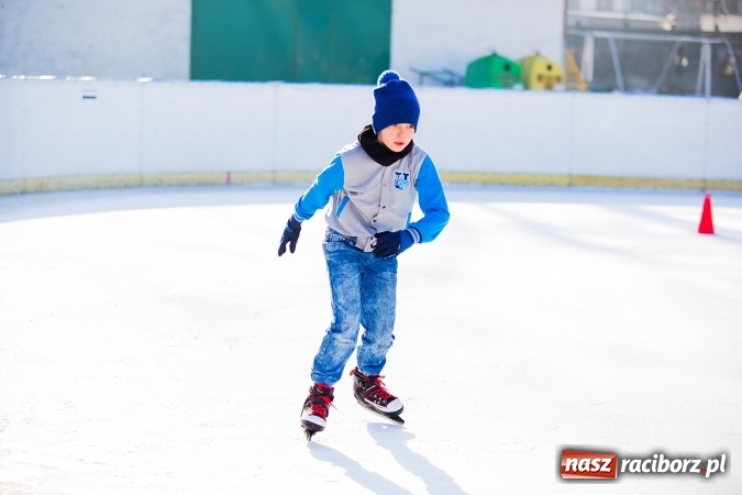 Zdjęcie w galerii na portalu naszraciborz.pl: Liga szkolna w łyżwiarstwie szybkim na lodowisku Piastor wiadomości z regionu