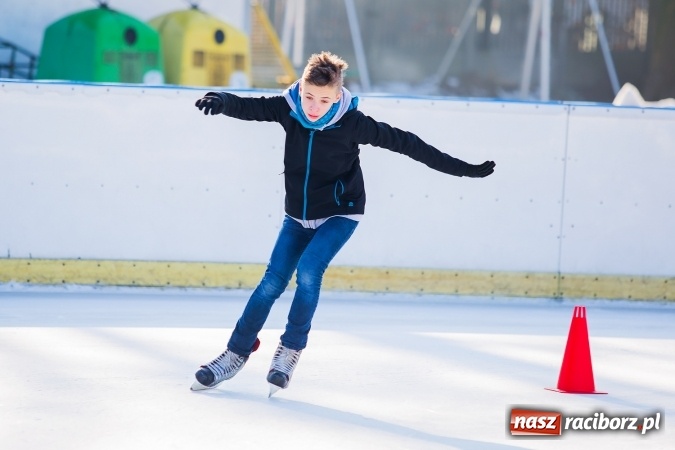 Zdjęcie w galerii na portalu naszraciborz.pl: Liga szkolna w łyżwiarstwie szybkim na lodowisku Piastor wiadomości z regionu