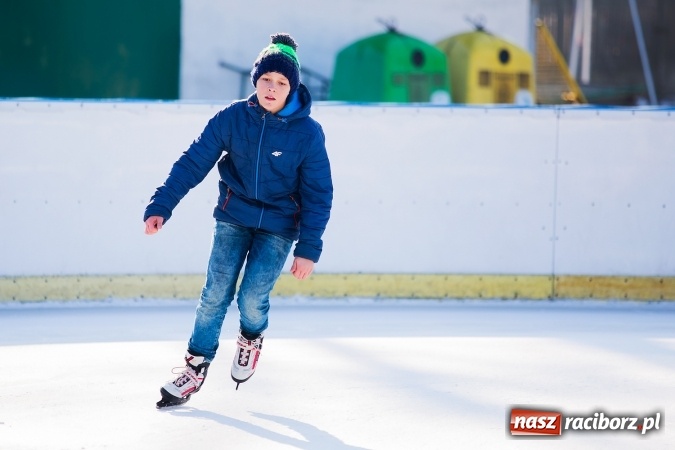 Zdjęcie w galerii na portalu naszraciborz.pl: Liga szkolna w łyżwiarstwie szybkim na lodowisku Piastor wiadomości z regionu