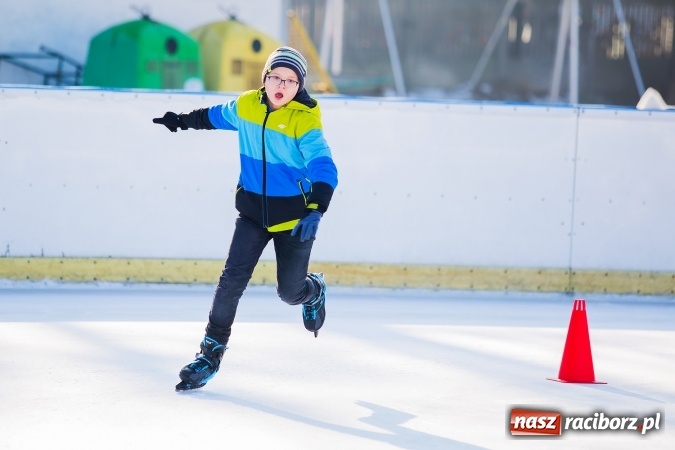 Zdjęcie w galerii na portalu naszraciborz.pl: Liga szkolna w łyżwiarstwie szybkim na lodowisku Piastor wiadomości z regionu