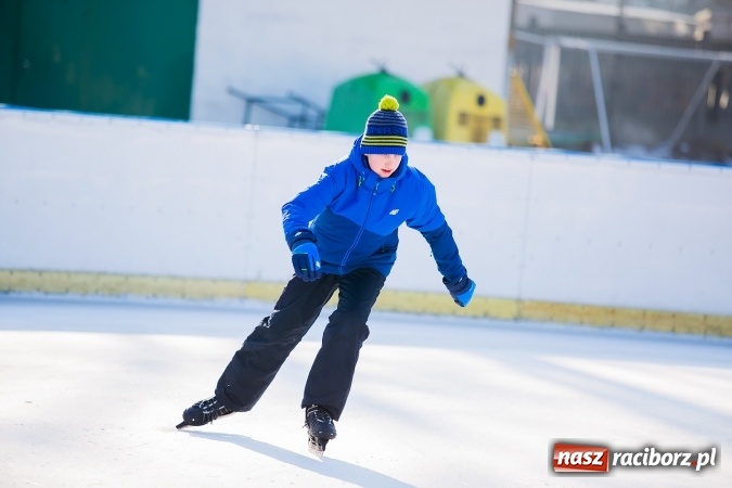 Zdjęcie w galerii na portalu naszraciborz.pl: Liga szkolna w łyżwiarstwie szybkim na lodowisku Piastor wiadomości z regionu