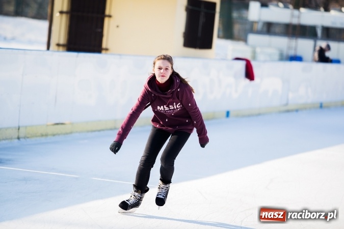 Zdjęcie w galerii na portalu naszraciborz.pl: Liga szkolna w łyżwiarstwie szybkim na lodowisku Piastor wiadomości z regionu
