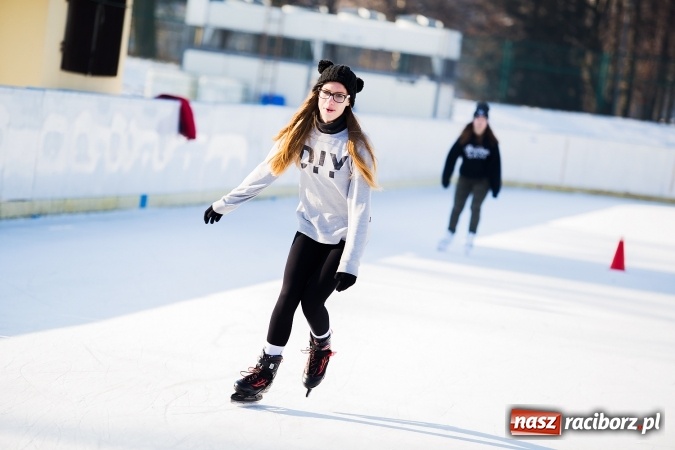 Zdjęcie w galerii na portalu naszraciborz.pl: Liga szkolna w łyżwiarstwie szybkim na lodowisku Piastor wiadomości z regionu