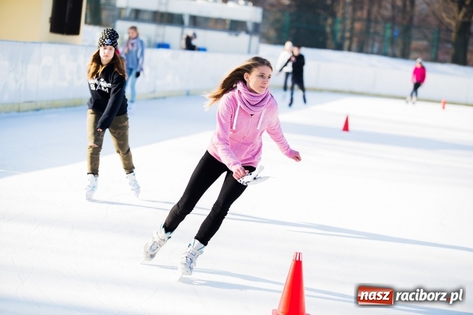 Zdjęcie w galerii na portalu naszraciborz.pl: Liga szkolna w łyżwiarstwie szybkim na lodowisku Piastor wiadomości z regionu