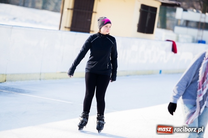 Zdjęcie w galerii na portalu naszraciborz.pl: Liga szkolna w łyżwiarstwie szybkim na lodowisku Piastor wiadomości z regionu