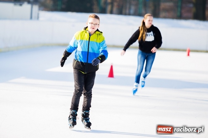 Zdjęcie w galerii na portalu naszraciborz.pl: Liga szkolna w łyżwiarstwie szybkim na lodowisku Piastor wiadomości z regionu