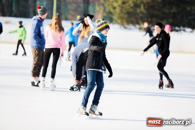 Zdjęcie w galerii na portalu naszraciborz.pl: Liga szkolna w łyżwiarstwie szybkim na lodowisku Piastor wiadomości z regionu