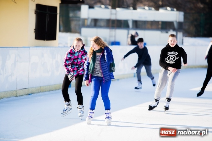 Zdjęcie w galerii na portalu naszraciborz.pl: Liga szkolna w łyżwiarstwie szybkim na lodowisku Piastor wiadomości z regionu
