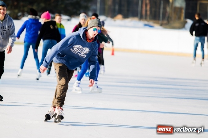 Zdjęcie w galerii na portalu naszraciborz.pl: Liga szkolna w łyżwiarstwie szybkim na lodowisku Piastor wiadomości z regionu