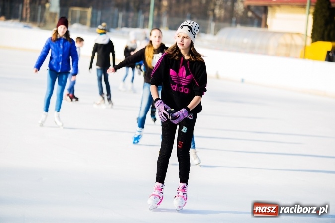 Zdjęcie w galerii na portalu naszraciborz.pl: Liga szkolna w łyżwiarstwie szybkim na lodowisku Piastor wiadomości z regionu