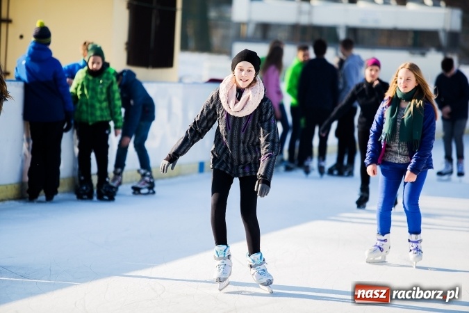 Zdjęcie w galerii na portalu naszraciborz.pl: Liga szkolna w łyżwiarstwie szybkim na lodowisku Piastor wiadomości z regionu