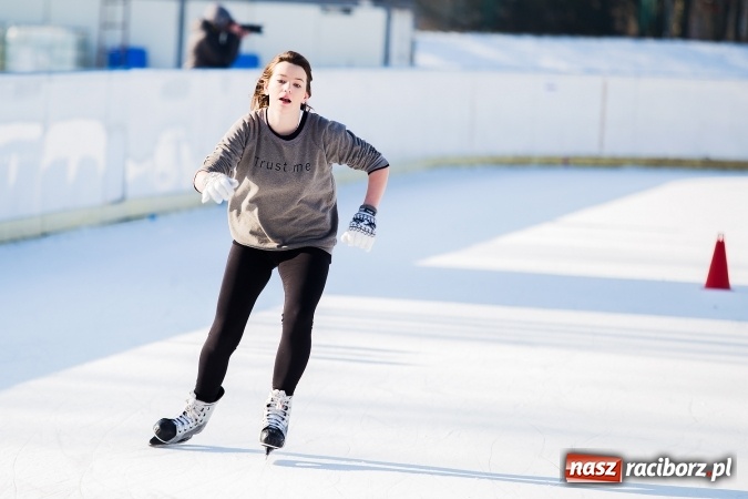 Zdjęcie w galerii na portalu naszraciborz.pl: Liga szkolna w łyżwiarstwie szybkim na lodowisku Piastor wiadomości z regionu