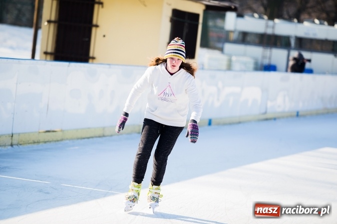 Zdjęcie w galerii na portalu naszraciborz.pl: Liga szkolna w łyżwiarstwie szybkim na lodowisku Piastor wiadomości z regionu