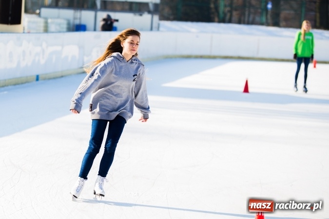 Zdjęcie w galerii na portalu naszraciborz.pl: Liga szkolna w łyżwiarstwie szybkim na lodowisku Piastor wiadomości z regionu