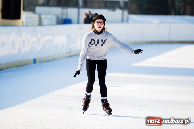 Zdjęcie w galerii na portalu naszraciborz.pl: Liga szkolna w łyżwiarstwie szybkim na lodowisku Piastor wiadomości z regionu