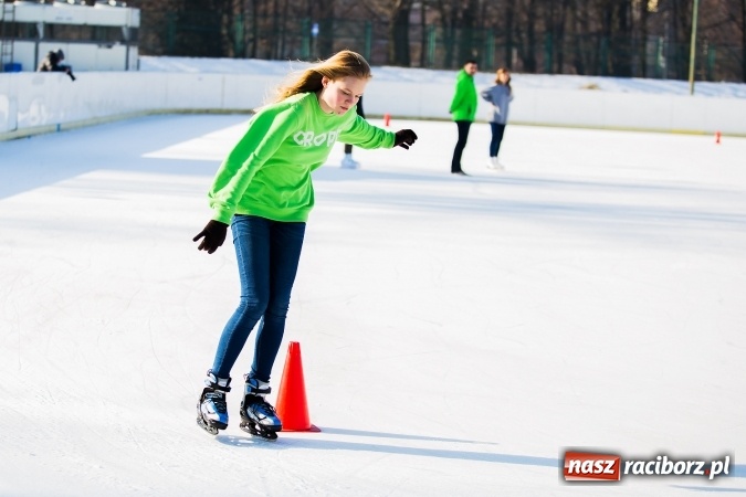 Zdjęcie w galerii na portalu naszraciborz.pl: Liga szkolna w łyżwiarstwie szybkim na lodowisku Piastor wiadomości z regionu