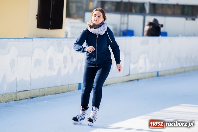 Zdjęcie w galerii na portalu naszraciborz.pl: Liga szkolna w łyżwiarstwie szybkim na lodowisku Piastor wiadomości z regionu