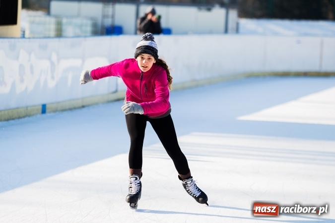 Zdjęcie w galerii na portalu naszraciborz.pl: Liga szkolna w łyżwiarstwie szybkim na lodowisku Piastor wiadomości z regionu
