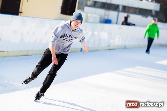Zdjęcie w galerii na portalu naszraciborz.pl: Liga szkolna w łyżwiarstwie szybkim na lodowisku Piastor wiadomości z regionu