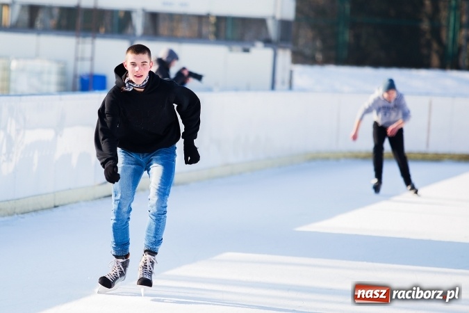 Zdjęcie w galerii na portalu naszraciborz.pl: Liga szkolna w łyżwiarstwie szybkim na lodowisku Piastor wiadomości z regionu