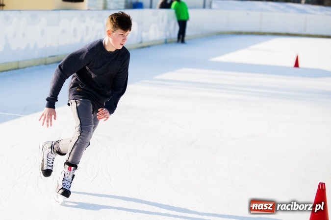 Zdjęcie w galerii na portalu naszraciborz.pl: Liga szkolna w łyżwiarstwie szybkim na lodowisku Piastor wiadomości z regionu