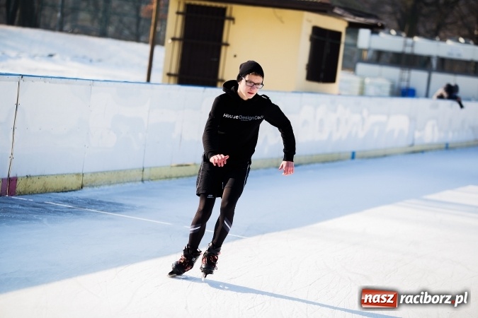 Zdjęcie w galerii na portalu naszraciborz.pl: Liga szkolna w łyżwiarstwie szybkim na lodowisku Piastor wiadomości z regionu