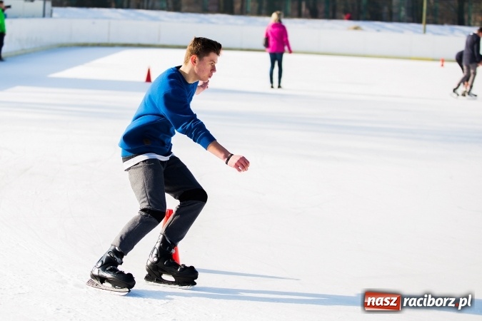 Zdjęcie w galerii na portalu naszraciborz.pl: Liga szkolna w łyżwiarstwie szybkim na lodowisku Piastor wiadomości z regionu