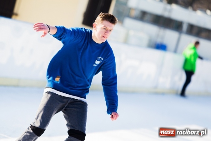 Zdjęcie w galerii na portalu naszraciborz.pl: Liga szkolna w łyżwiarstwie szybkim na lodowisku Piastor wiadomości z regionu