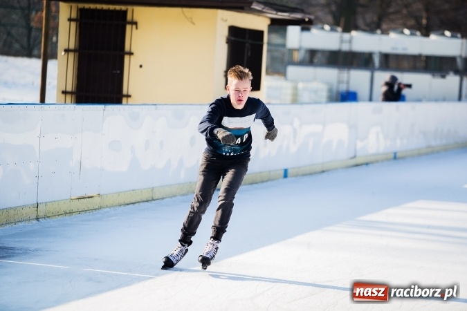Zdjęcie w galerii na portalu naszraciborz.pl: Liga szkolna w łyżwiarstwie szybkim na lodowisku Piastor wiadomości z regionu