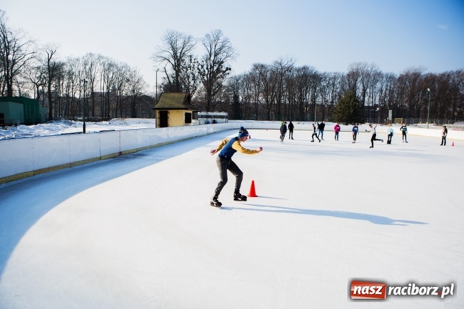 Zdjęcie w galerii na portalu naszraciborz.pl: Liga szkolna w łyżwiarstwie szybkim na lodowisku Piastor wiadomości z regionu