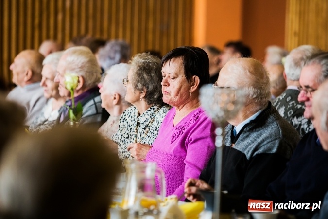 Zdjęcie w galerii na portalu naszraciborz.pl: Seniorzy świętowali w OSP Raszczyce wiadomości z regionu