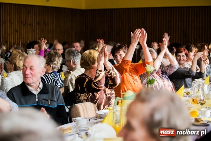 Zdjęcie w galerii na portalu naszraciborz.pl: Seniorzy świętowali w OSP Raszczyce wiadomości z regionu
