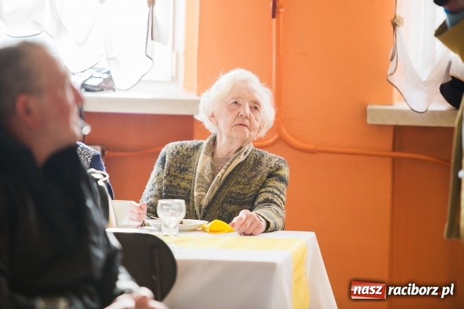 Zdjęcie w galerii na portalu naszraciborz.pl: Seniorzy świętowali w OSP Raszczyce wiadomości z regionu