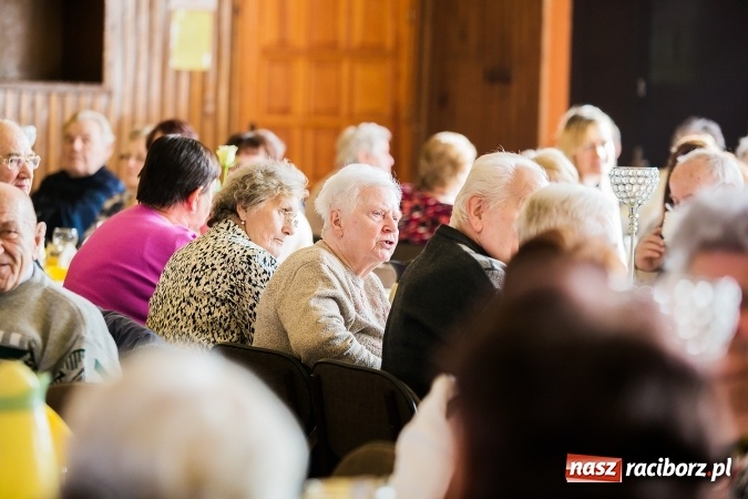 Zdjęcie w galerii na portalu naszraciborz.pl: Seniorzy świętowali w OSP Raszczyce wiadomości z regionu