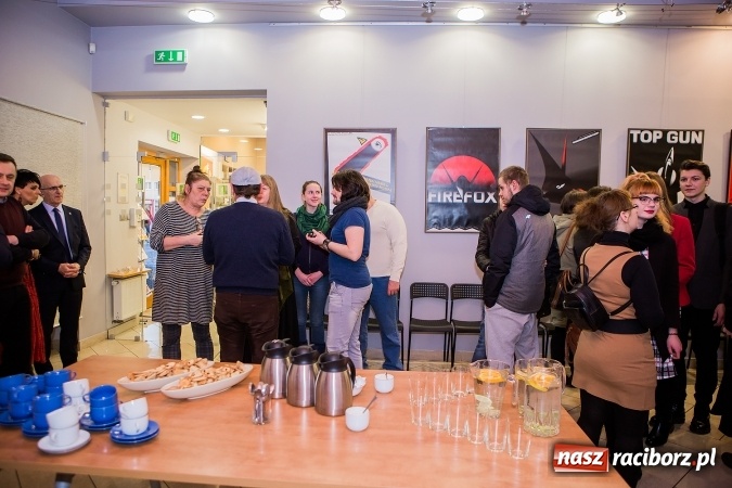 Zdjęcie w galerii na portalu naszraciborz.pl: Wystawa nauczycieli Liceum Plastycznego w Galerii Obok wiadomości z regionu