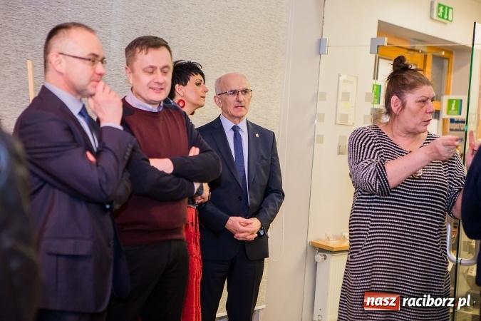 Zdjęcie w galerii na portalu naszraciborz.pl: Wystawa nauczycieli Liceum Plastycznego w Galerii Obok wiadomości z regionu