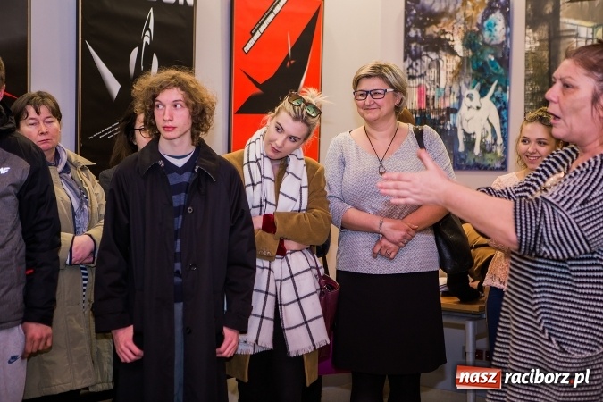 Zdjęcie w galerii na portalu naszraciborz.pl: Wystawa nauczycieli Liceum Plastycznego w Galerii Obok wiadomości z regionu