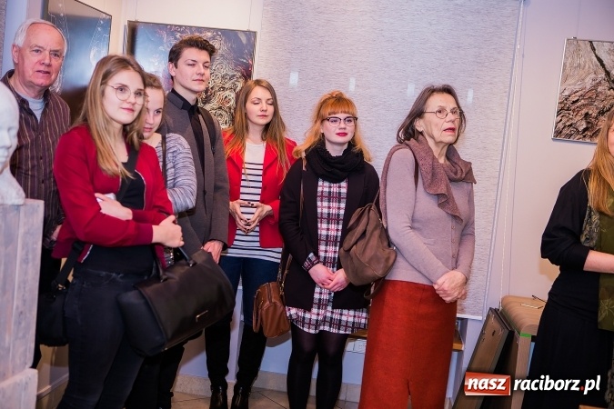 Zdjęcie w galerii na portalu naszraciborz.pl: Wystawa nauczycieli Liceum Plastycznego w Galerii Obok wiadomości z regionu
