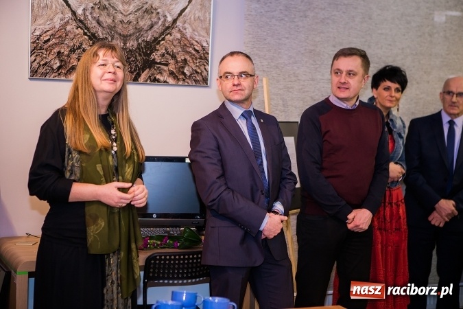Zdjęcie w galerii na portalu naszraciborz.pl: Wystawa nauczycieli Liceum Plastycznego w Galerii Obok wiadomości z regionu